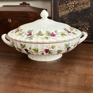 Royal Worcester England Bacchanal Footed Covered Serving Vegetable Dish